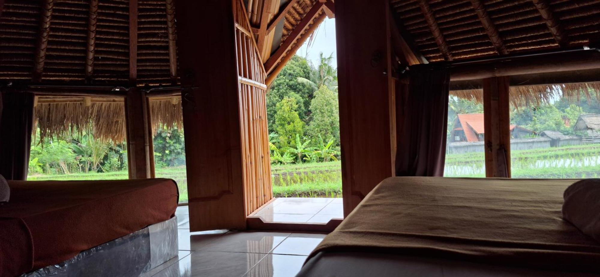 Uma Nirmala Aling-Aling Hotel Singaraja Exterior foto